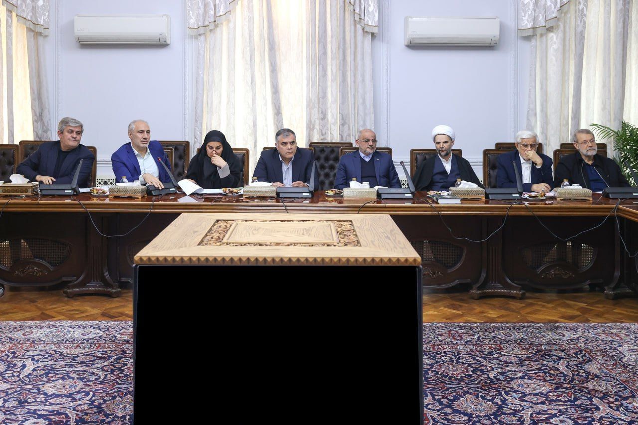 حضور محسن رضایی در جلسه شورای‌عالی هماهنگی اقتصادی سران قوا+ عکس