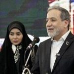 قابی از همنشینی دختر سردار سلیمانی با همسر عباس عراقچی در یک مراسم+عکس