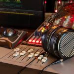 راهنمای خرید هدفون استودیویی؛ هدفون برای میکس و مستر چه ویژگی هایی دارد؟