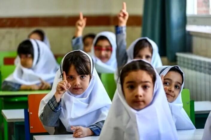 نتیجه تصور شما قتل خاموش شادی در مدارس است/به جای ایجاد انگیزه، دیوارهای خشک و بی‌روح مقررات را بلند نکنید