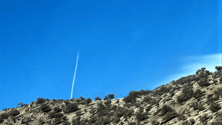 ادعای صداوسیما درباره آزمایش موشکی در چند نقطه ایران/ ماجرای رد سفید در آسمان چه بود؟