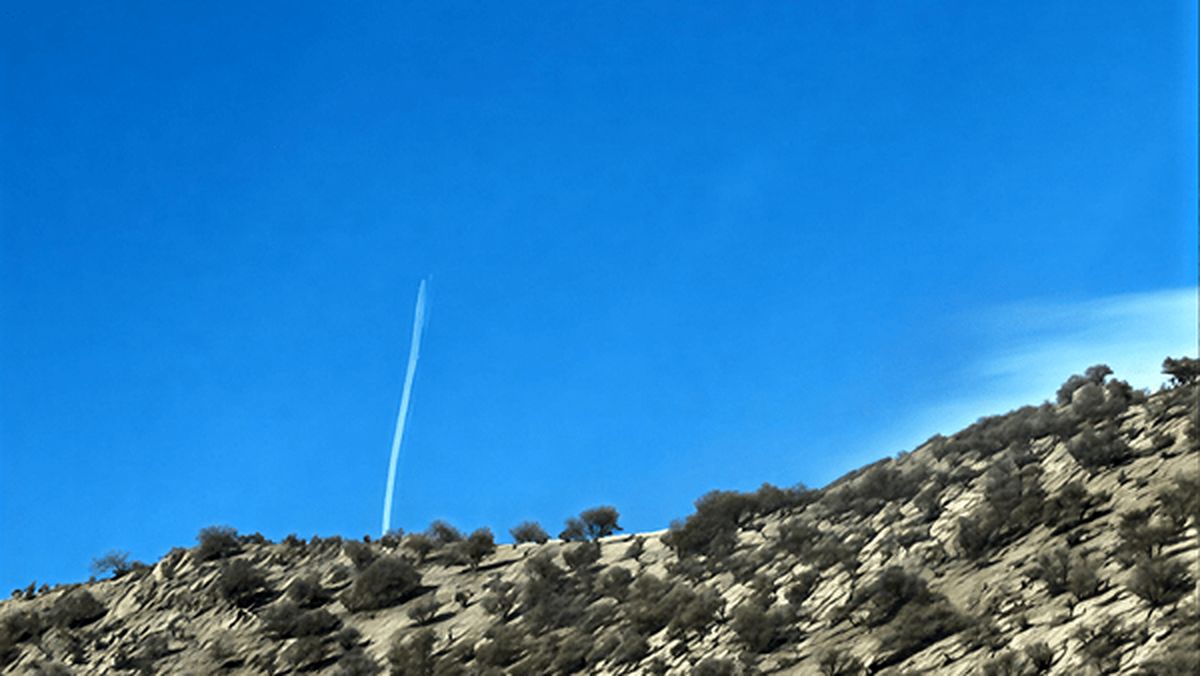 ادعای صداوسیما درباره آزمایش موشکی در چند نقطه ایران/ ماجرای رد سفید در آسمان چه بود؟