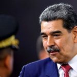 مادورو با دست بسته در محاصره ماموران آمریکایی+ فیلم