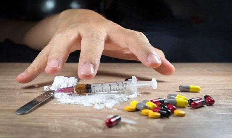 اعتراف بازیگر مشهور به اعتیاد و تلاش برای ترک اعتیاد