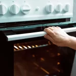 چرا باید پیش از پخت و پز فر را گرم کنیم؟