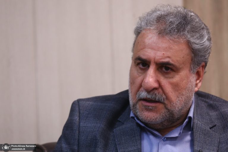 از حضور این همه کودن در سیاست کشور نگرانم