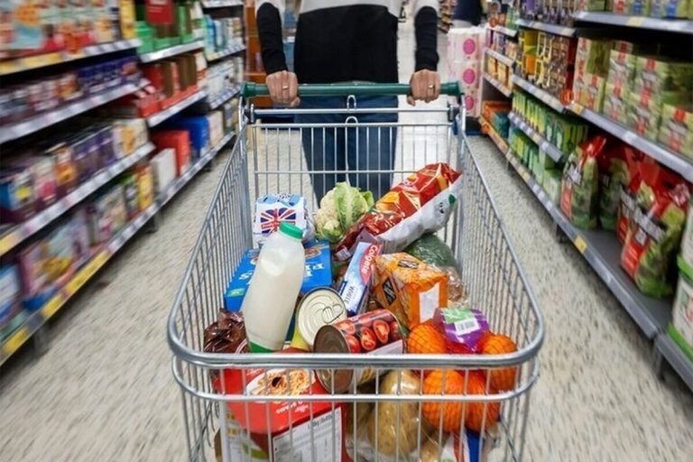 چگونه با کالابرگ؛ با قیمت قدیم خرید کنیم؟/ دو شیوه متفاوت خرج کردن اعتبار کالابرگ