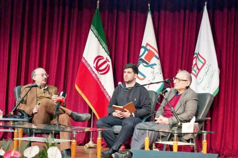 مناظره صادق زیباکلام و عبدالکریمی درباره اعتراضات ایران / در دوران پهلوی دموکراسی حاکم نبود