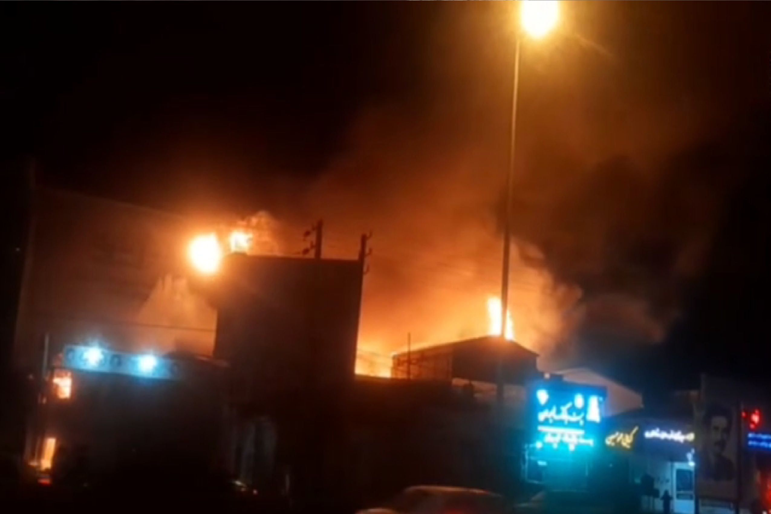  آتش‌سوزی در تهران / کارگاه نجاری طعمه حریق شد + عکس و جزئیات