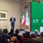 کسی حق ندارد به ایران بگوید چه داشته باشد و چه نداشته باشد/مذاکره وقتی به نتیجه می‌رسد که بر حق مردم ایران اذعان شود/ آرایش نظامی آنان در منطقه ما را نمی‌ترساند/آماده جنگ هستیم، قدرت هم داریم