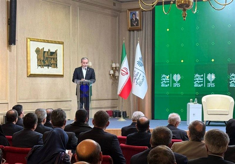  کسی حق ندارد به ایران بگوید چه داشته باشد و چه نداشته باشد/مذاکره وقتی به نتیجه می‌رسد که بر حق مردم ایران اذعان شود/ آرایش نظامی آنان در منطقه ما را نمی‌ترساند/آماده جنگ هستیم، قدرت هم داریم