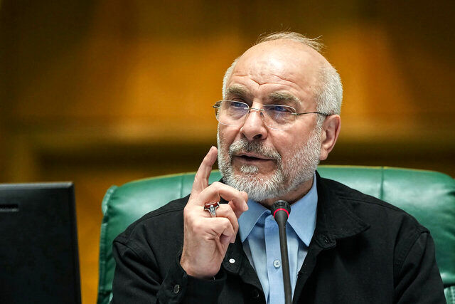 کجا نوشته که ما فقط باید یک‌بار در سال حقوق‌ها را افزایش بدهیم؟/ باید به اندازه تورم حقوق را بالا ببریم+ فیلم