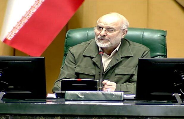 می‌توانیم با افزایش نرخ ارزش افزوده برای پرمصرف‌ها، آن را در اختیار اقشار کم‌درآمد قرار دهیم