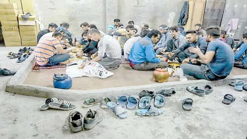 هشدار صریح روزنامه شرق درباره فقیرتر‌شدن کارگران/ حقوق کارگران در ماه چند دلار است؟