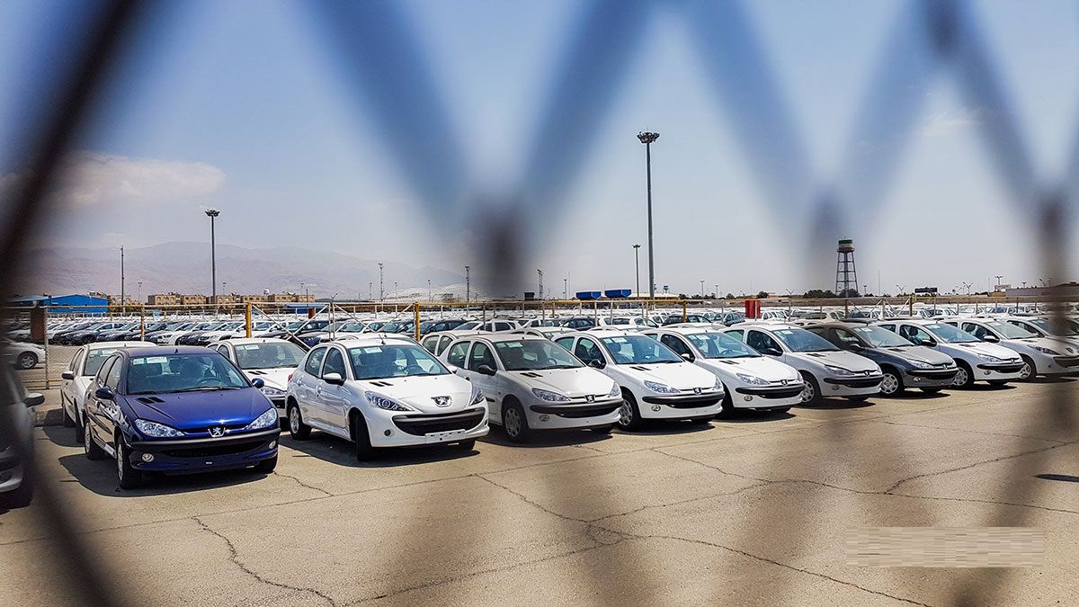 خودروسازان ایرانی باعث خشم مشتریان شدند/ چرا خودروسازی به اینجا رسیده است؟+فیلم