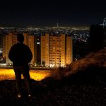 زندگی ایرانی‌ها زیر سایه جنگ | زارعیان: این تصور که مردم در شرایط گرسنگی در جنگ باهم متحد می شوند، ساده‌انگارانه است