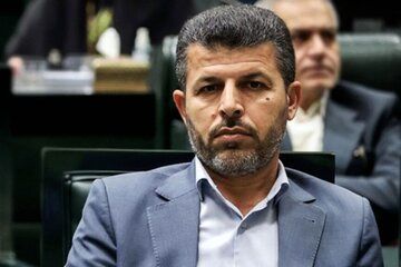 هشدار یک نماینده مجلس به واشنگتن در خصوص اعزام ناوها به منطقه/ ما هم سلاح‌های محرمانه‌ای آماده کرده‌ایم/ جنگ شود منطقه ای خواهد بود