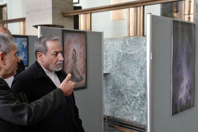 تصاویری از بازید عراقچی از نمایشگاه آثار استاد فرشچیان در ژنو