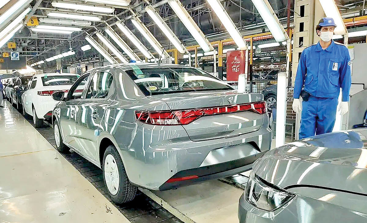 هجوم میلیونی به قرعه کشی ایران خودرو؛ شانس برنده‌شدن هر متقاضی ۰.۷‌ درصد است/ شکاف قیمتی کارخانه و بازار چقدر است؟