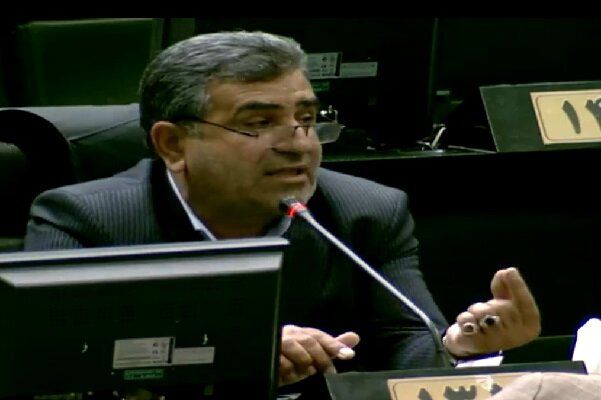 سفر برخی از مدیران در شرایط کنونی به خارج از کشور مشکوک است/ دستگاه های امنیتی ورود کنند