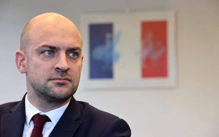 در آستانه گفت‌وگوهای استانبول / پاریس سهم‌خواهی از مذاکرات را کلید زد