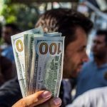 آخرین قیمت دلار بازار آزاد امروز جمعه ۱۷ بهمن ۱۴۰۴ / ریزش سنگین قیمت دلار آغاز شد + جدول