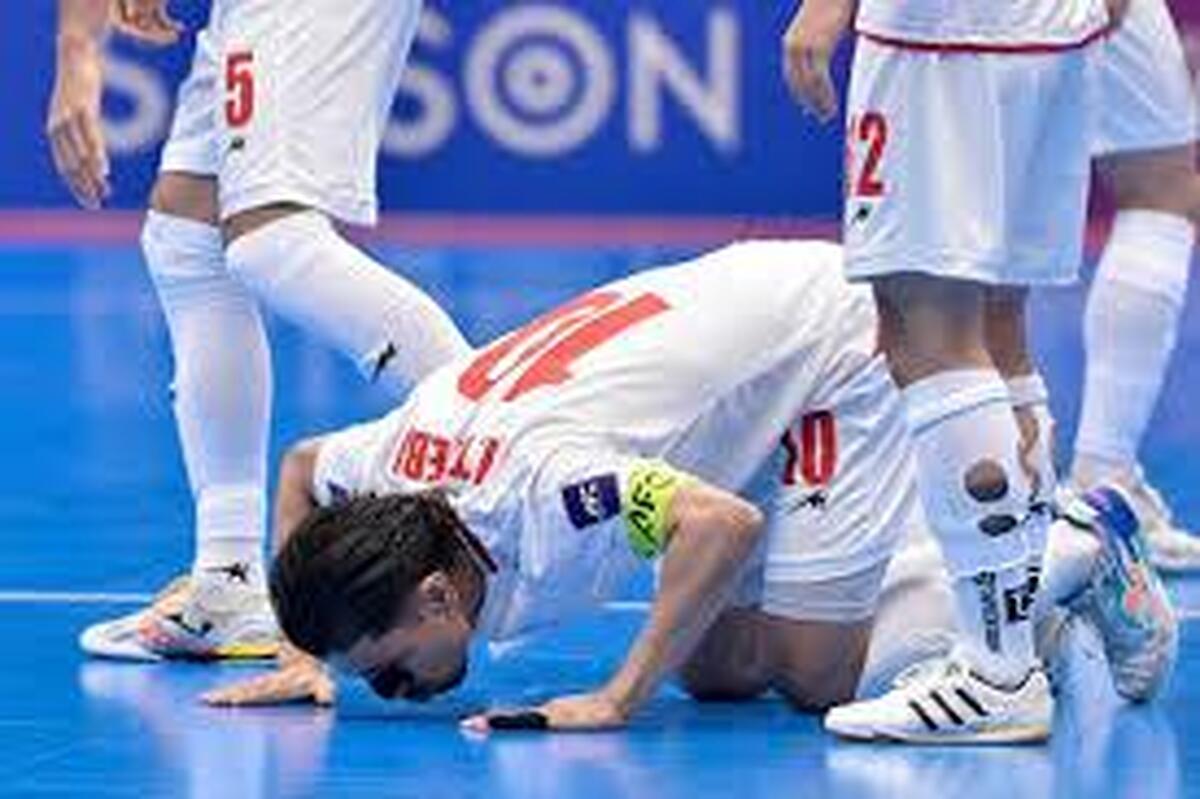 شادی هواداران تیم ملی فوتسال ایران پس از قهرمانی در آسیا + فیلم