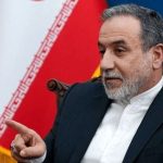 توضیحات عراقچی درباره حضور فرمانده سنتکام در مذاکره / با او دست ندادم!