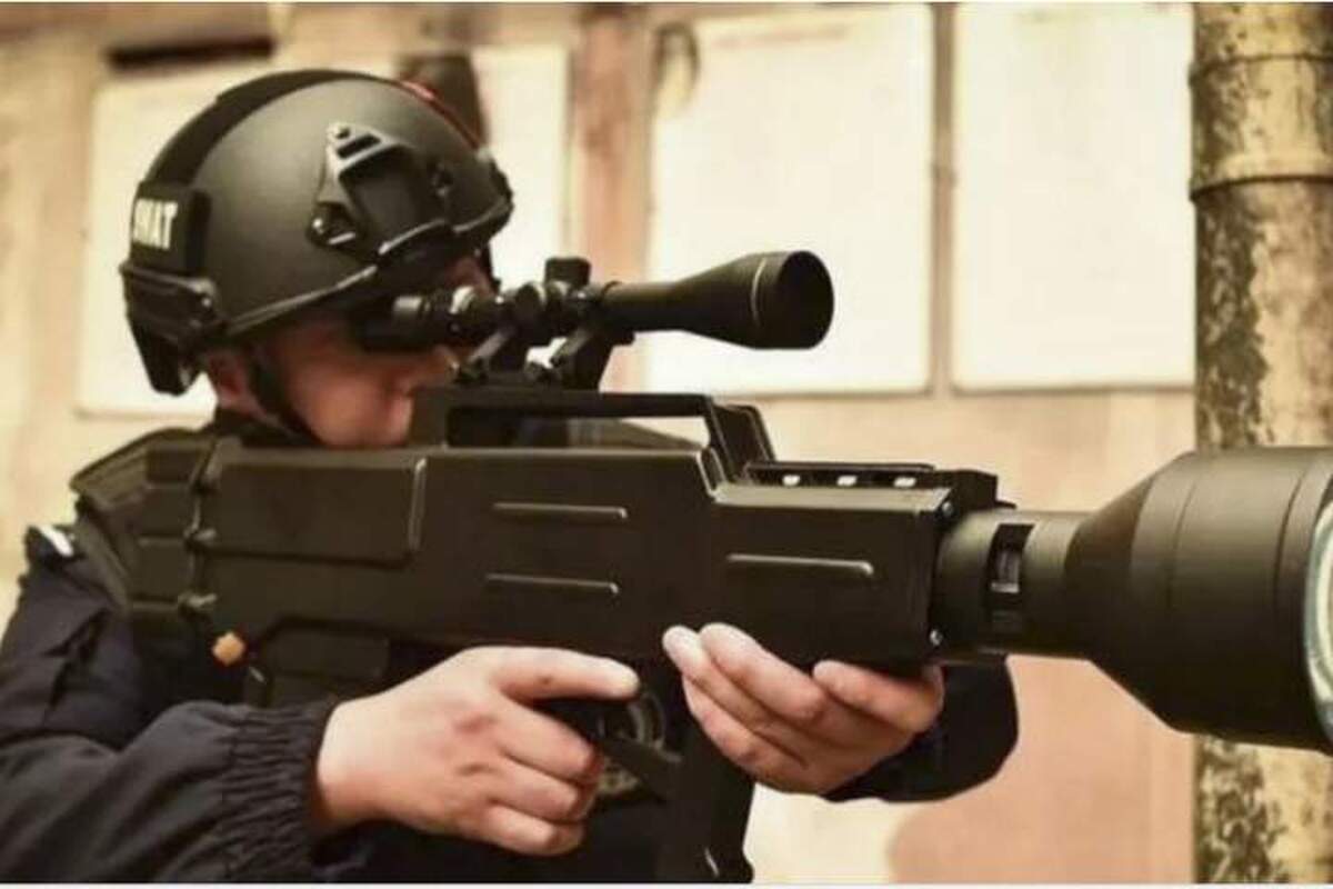 آزمایش یک سلاح جدید روی آقای وزیر؛ در برابر دوربین‌ها + فیلم