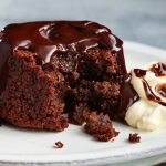 طرز پخت کیک شکلات داغ؛ بمب شکلاتی خوشمزه!