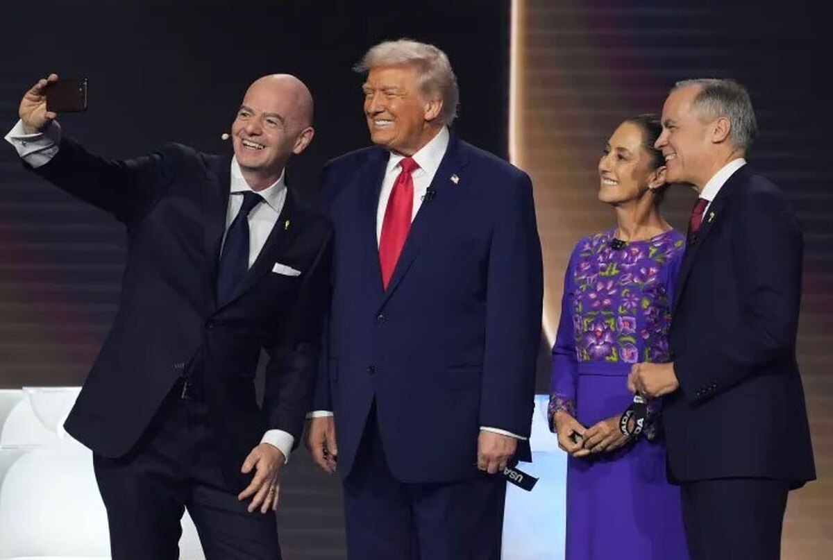 ذوق‌زدگی رئیس فیفا بخاطر یک کلاه + فیلم