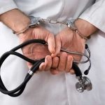 دستگیری ۳ پزشک قلابی/ سه دستیار از اتباع بیگانه بودند