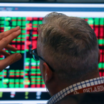 شکاف بیسابقه نوسان در والاستریت؛ آرامش فریبنده شاخصها