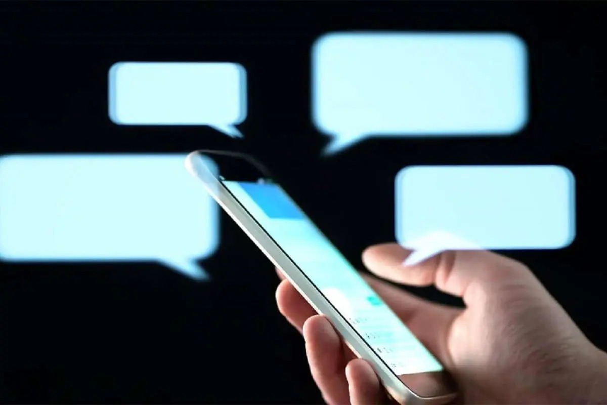 ماجرای ارسال پیامک عجیب و جنجالی برای ۵۰ هزار نفر / ترامپ به مردم پیامک زد!