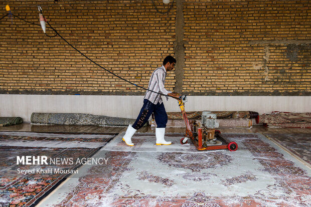 بیشتر از این رقم پول برای شستن فرش ندهید/ نرخ مصوب خدمات قالیشیویی سال ۱۴۰۴ اعلام شد+ جدول