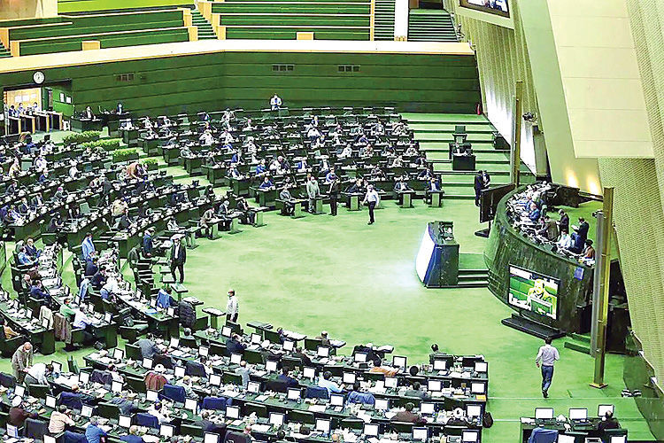 ادعای تقلب و جابه‌جایی ارقام بودجه 1405 در صحن مجلس/ سفره‌هایی که با آمار نمی‌خواند