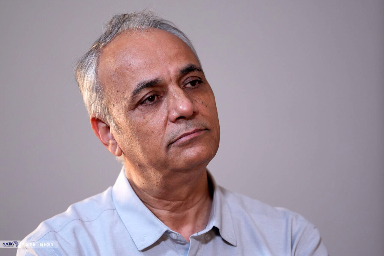 راهکار زیدآبادی به دولت برای جنگ رسانه ای/ به برکت صداوسیما دشمنان رسانه‌ای هر بنجلی تولید کنند خریدار دارد/ نظام در جنگ رسانه‌ای دربست در خدمت دشمنان عمل کرده