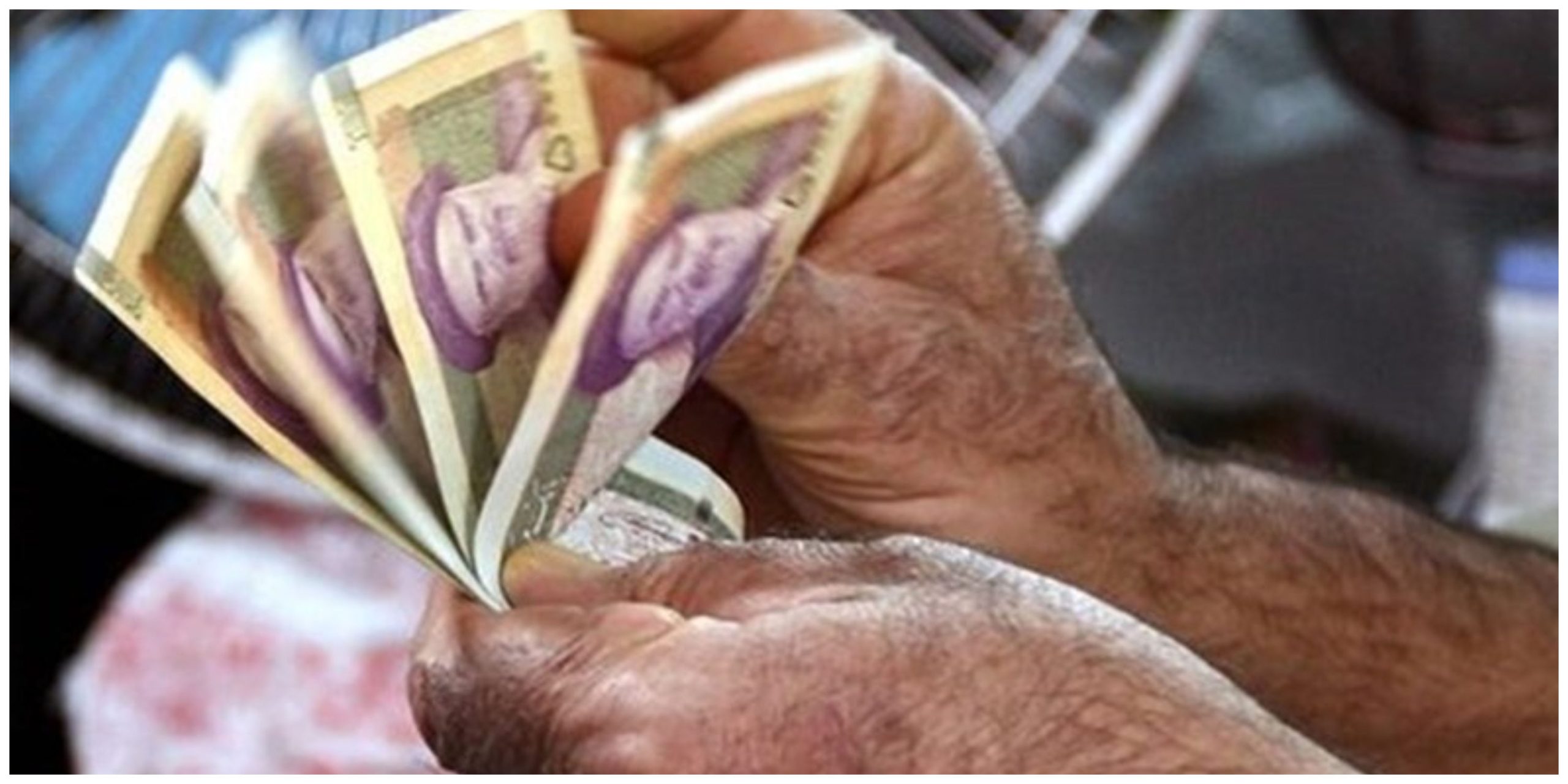 نباید افزایش حقوق کارگران کمتر از ۴۰ درصد باشد/ اگر افزایش حقوق کارگران به ۵۰ درصد هم برسد، حرف گزافی نیست/ سفره کارگران، کارمندان و مزدبگیران به‌شدت تحت فشار اقتصادی است/ جمعیت کارمندان و کارگران حدود ۶۰ میلیون نفر از مردم کشور را شامل می‌ش