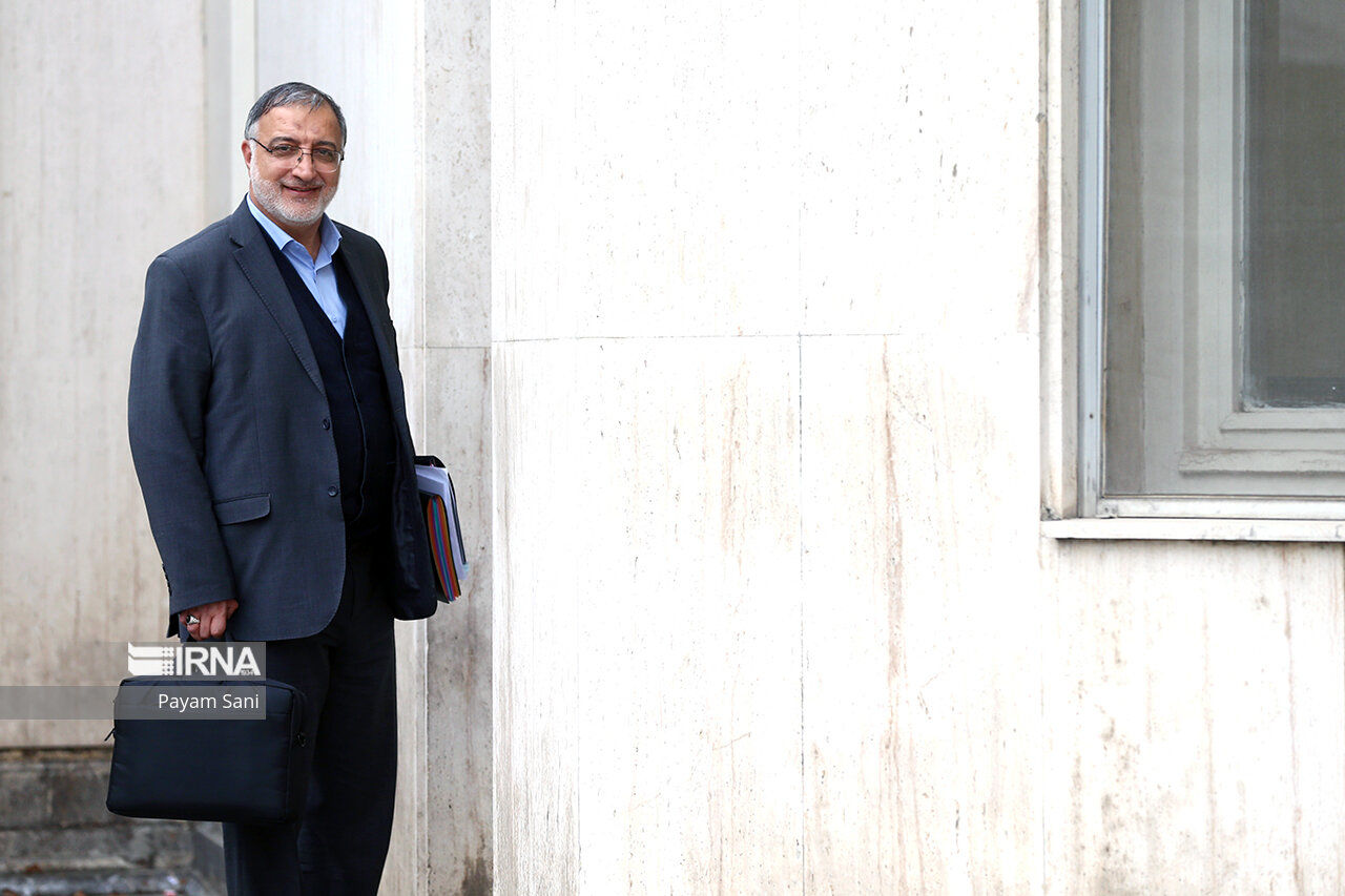 تیغ رد صلاحیت بر گردن منتقدان زاکانی/ هشدار درباره کاهش مشارکت در انتخابات پیش رو / مهندسی انتخابات شکل می گیرد؟