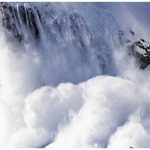 لحظه وحشتناک سقوط بهمن در پیست اسکی/ 3 گردشگر جان باختند + فیلم