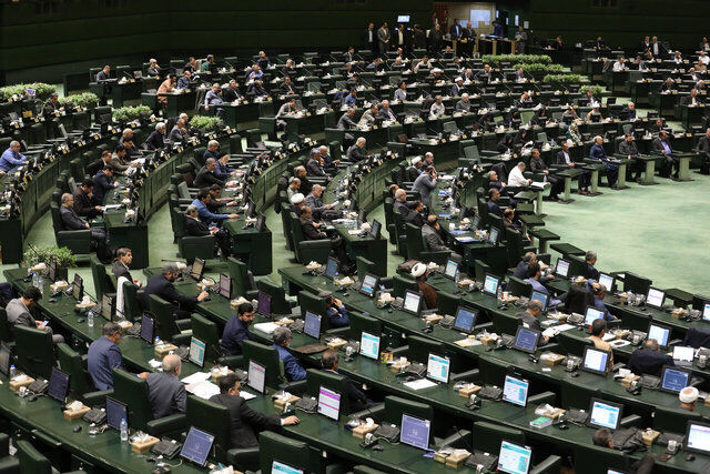 مجلس با افزایش یک درصدی مالیات بر ارزش افزوده مخالفت کرد