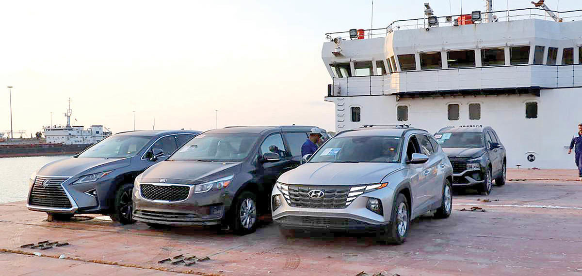 اجرای بند واردات خودرو در بودجه/ خودروهای ایرانیان مقیم خارج به گمرک رسیدند؟