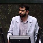 یک چشم ما به میز مذاکره است و چشم دیگرمان به ماشه موشک‌ها