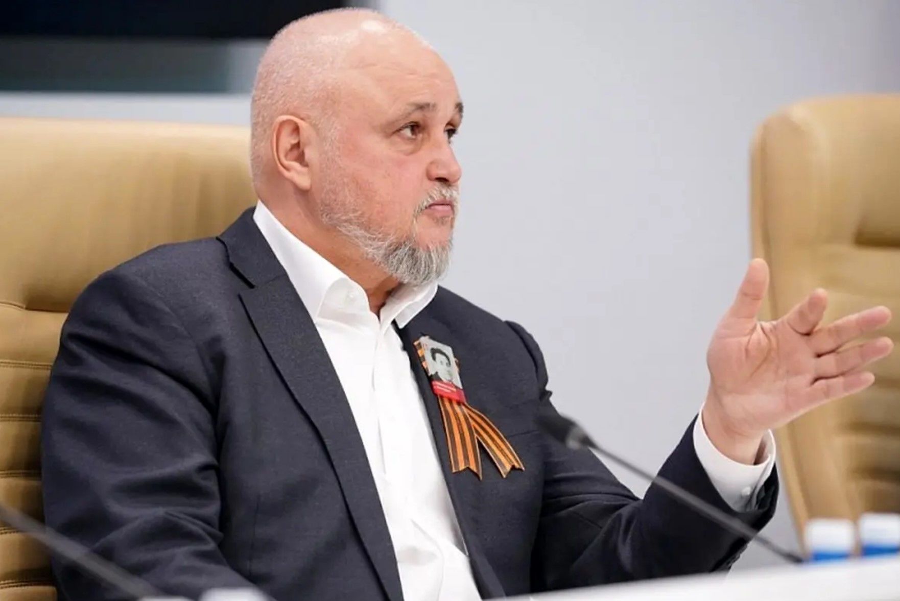 وزیر انرژی روسیه در حال خرید آجیل از دستفروش‌های تهران + فیلم