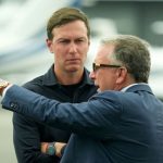 ویتکاف و کوشنر در حال ترک هتل برای حضور در مذاکرات+ فیلم