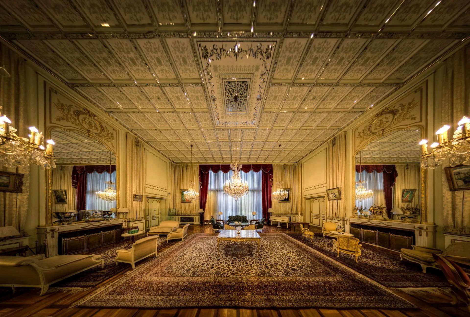 کاخ نیاوران تخلیه شد؟