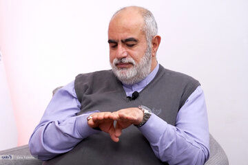 کنایه حسام الدین آشنا به تندروهای مخالف مذاکره/ برادران شعام این بچه‌های مجلس را توجیه کنند که شرایط فرق کرده