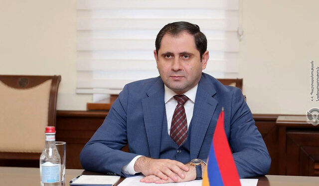 وزیر دفاع ارمنستان به ایران سفر کرد/ علت چیست؟