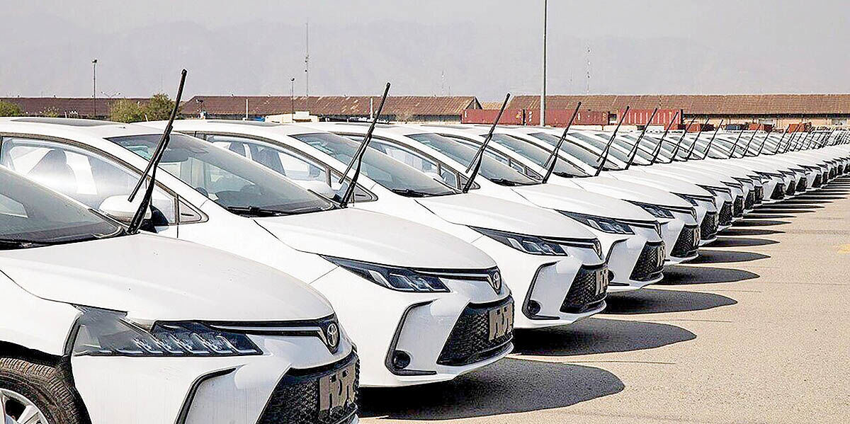 انتقاد از عملکرد شرکت‌های واردکننده خودرو؛ چگونه ممکن است شرکتی که 3 برابر قیمت واقعی از مردم پول گرفته و خودرویی تحویل نداده مجوز فروش دریافت کند؟