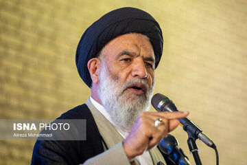 ایران اسلامی را نمی‌توان با ونزوئلا، لیبی و سوریه قیاس کرد/ شریان‌های حیاتی جهان در تنگه هرمز و باب‌المندب در خطر است!